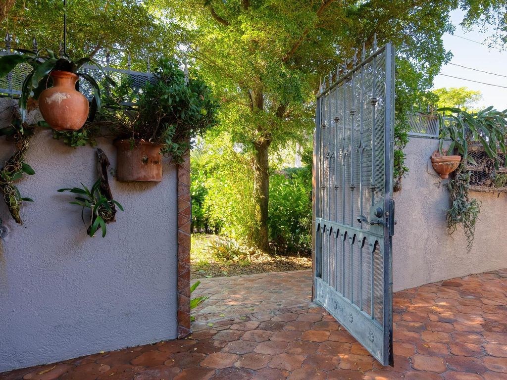 Photo of 41 S Adams Drive, Sarasota, FL 34236 (MLS # A4672116)