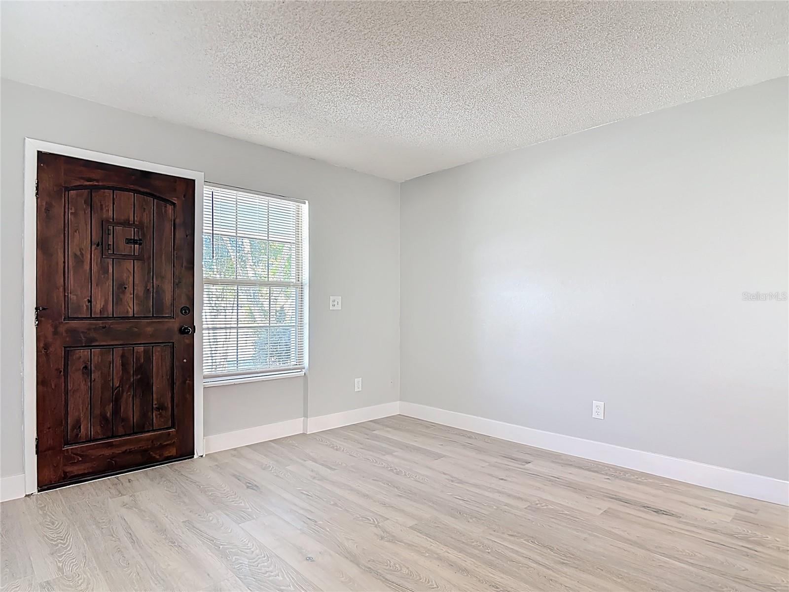 1085 WHITEWOOD DRIVE