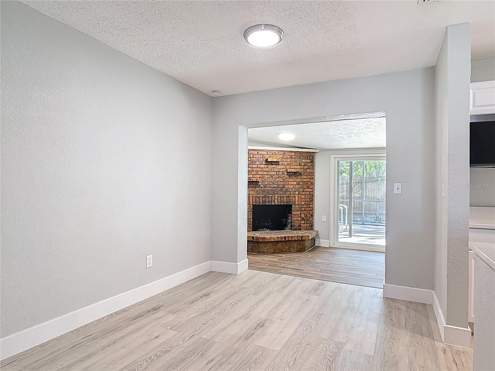 1085 WHITEWOOD DRIVE