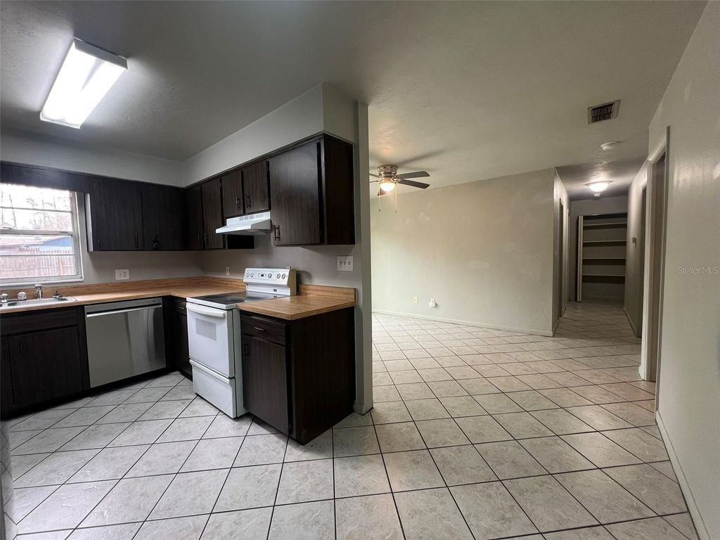 Photo of 5911 NW 27th Street, Gainesville, FL 32653 (MLS # GC537471)