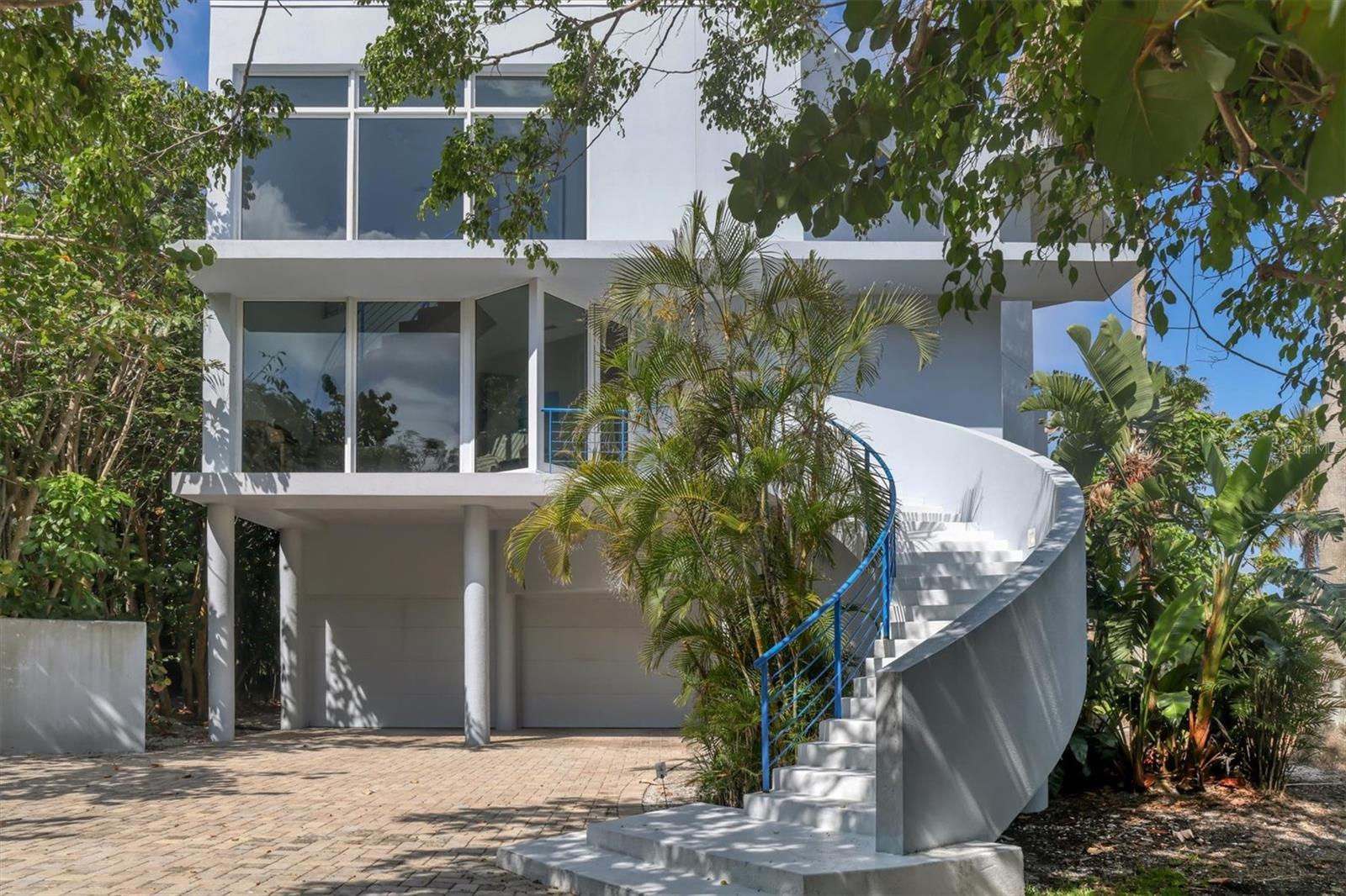 H & M ASSOC - Residential Lease