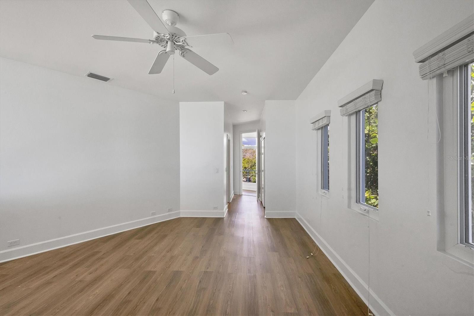 H & M ASSOC - Residential Lease