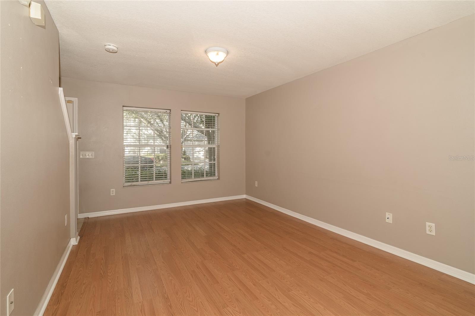 OAKWOOD TERRACE TWNHMS PHAS - Residential