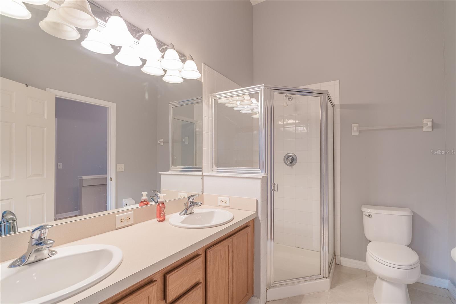 OAKWOOD TERRACE TWNHMS PHAS - Residential