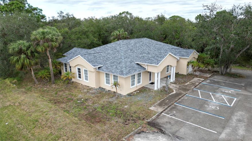 Free-standing commercial building for sale on Toledo Blade Blvd! This property was built in 2005 and has 4,524 SF in total. The 3 lots total 32,531 SF of land! The building is currently split into 2 units, but it could be further divided into 3 units. This property is zoned OMI (Office, Medical, Institutional), allowing for many possible uses!  

New roof put on 9/5/2024! 
Annual Average Daily Traffic Count : 19,400 (AADT) 

This sale is for 3 lots : the lot the building sits on, the parking lot, and a lot behind the property backing up to Castlerock Lane.