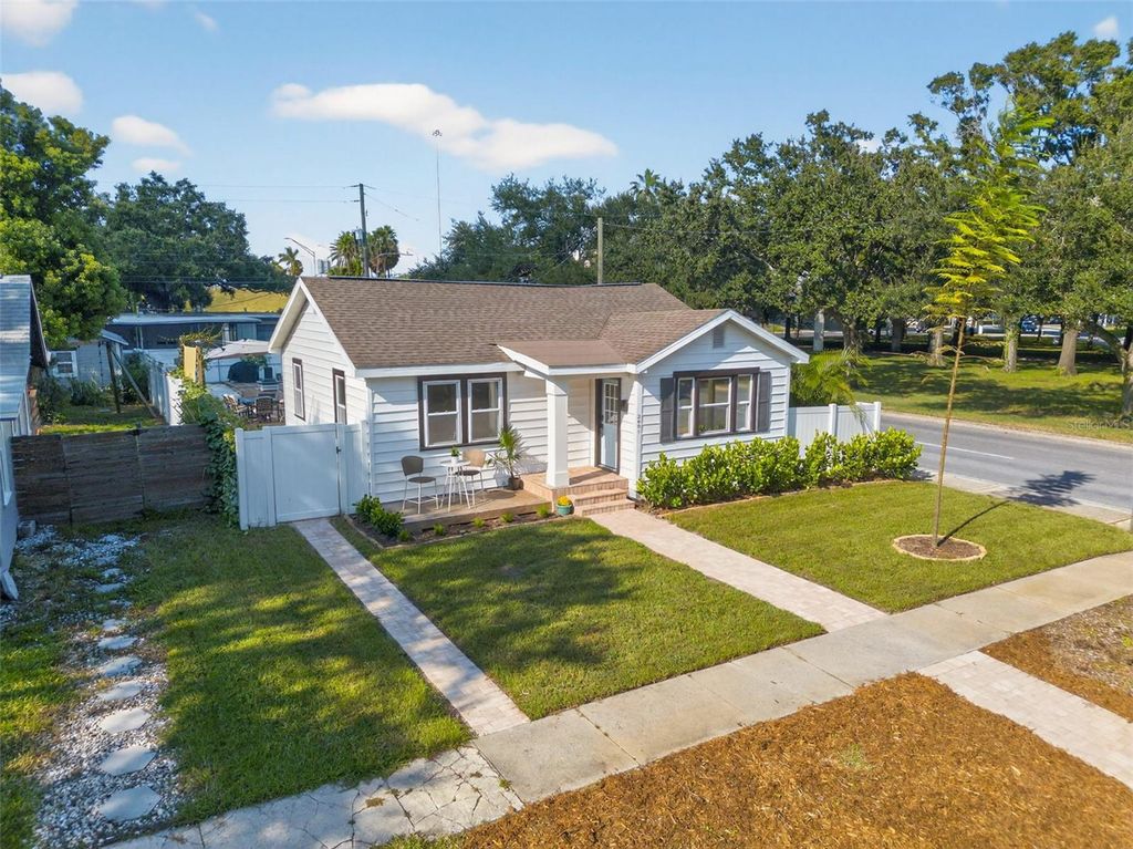 Photo of 2001 Dartmouth Avenue N, St Petersburg, FL 33713 (MLS # TB8431394)