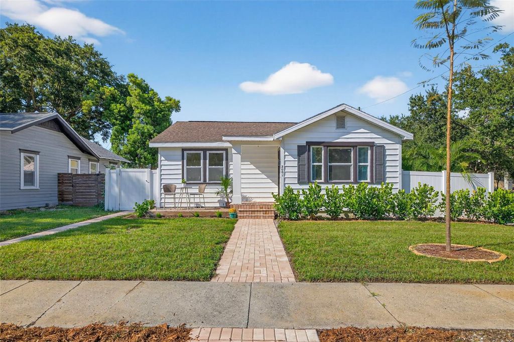 Photo of 2001 Dartmouth Avenue N, St Petersburg, FL 33713 (MLS # TB8431394)