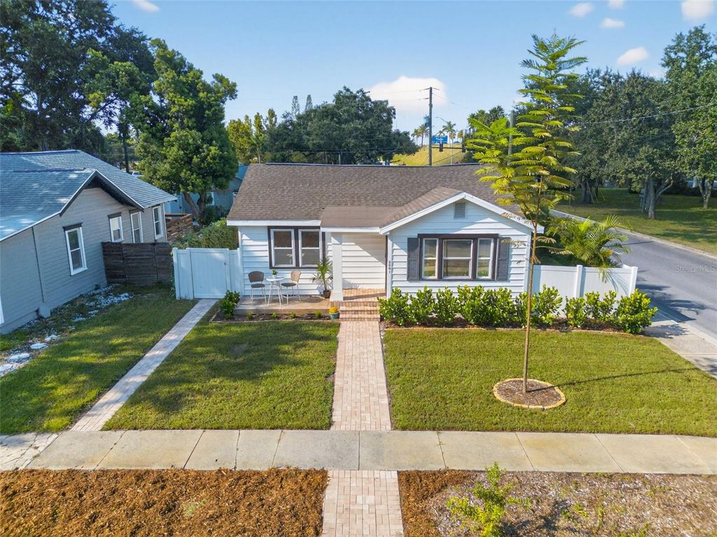 Photo of 2001 Dartmouth Avenue N, St Petersburg, FL 33713 (MLS # TB8431394)