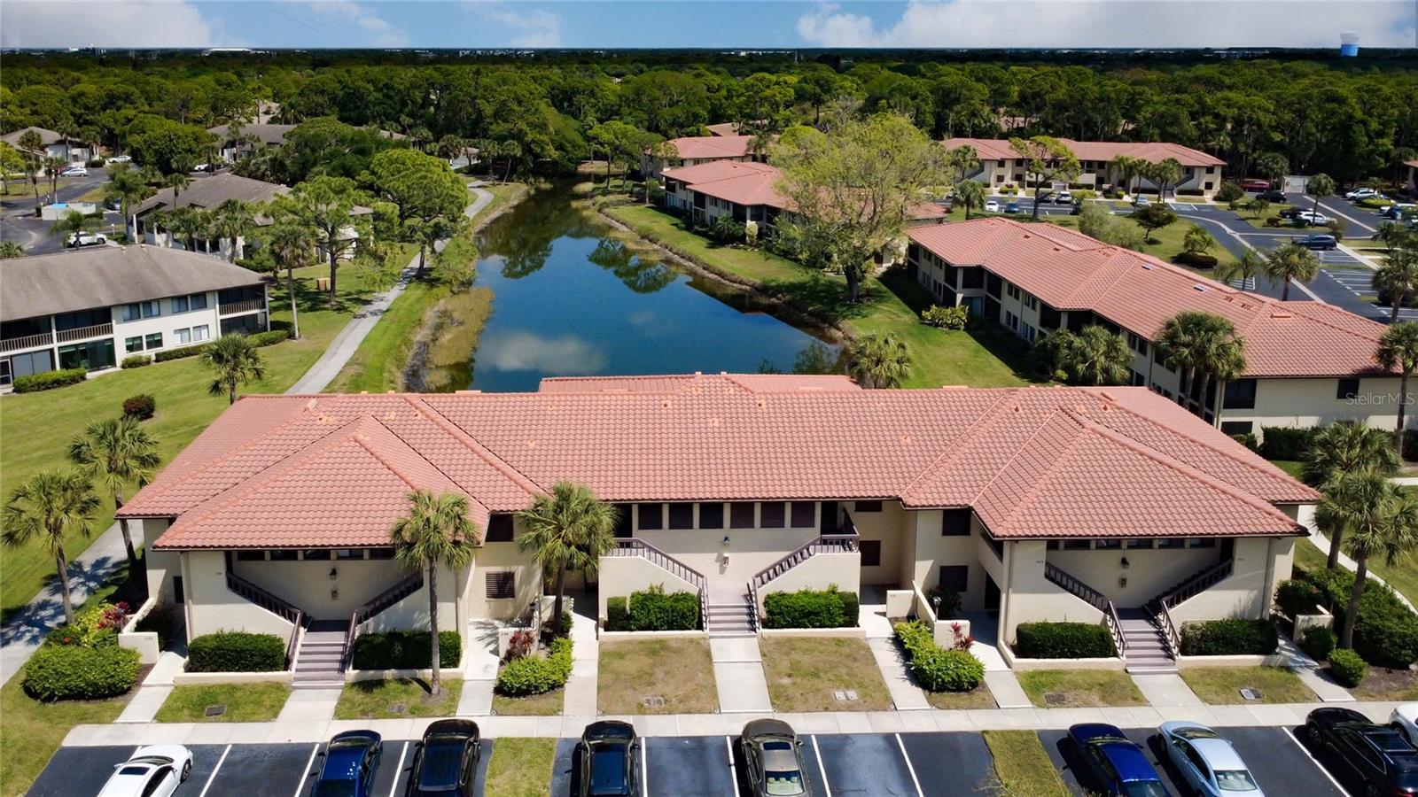 VILLAGE LAKE - Residential