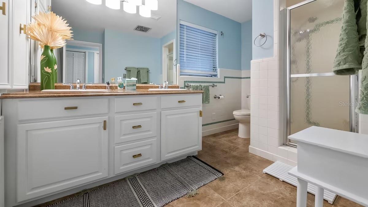 VENEZIA UNIT 01 - Residential