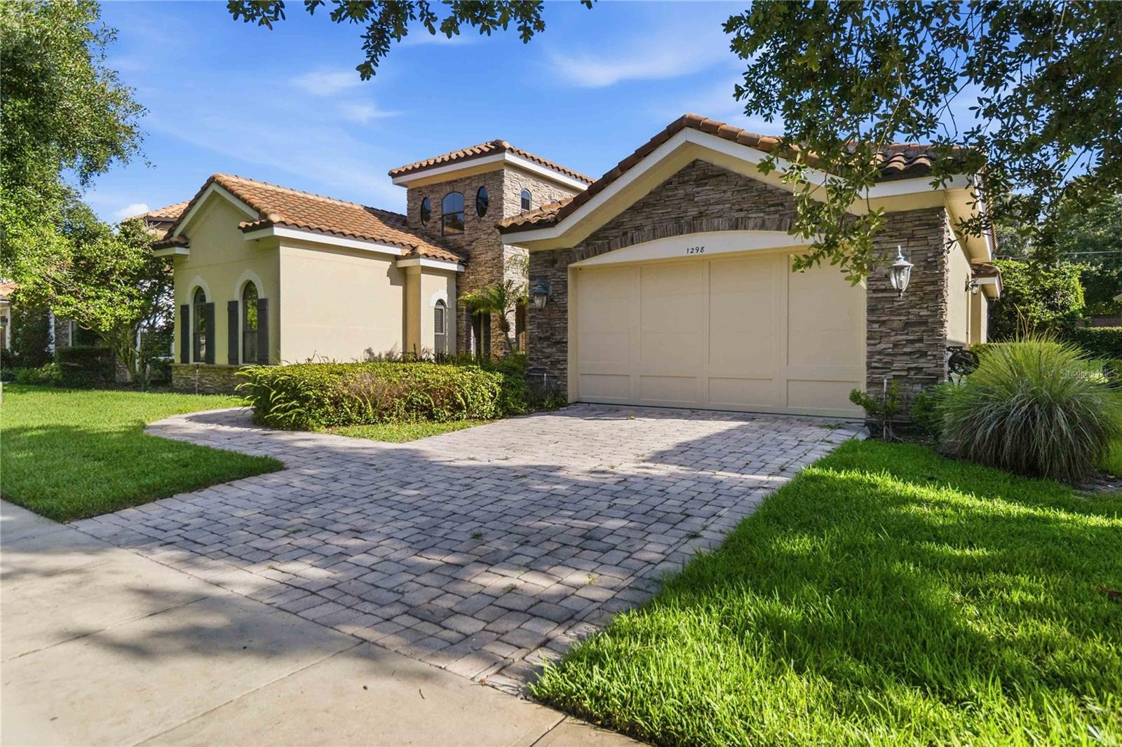 1298 BELLA VISTA CIRCLE