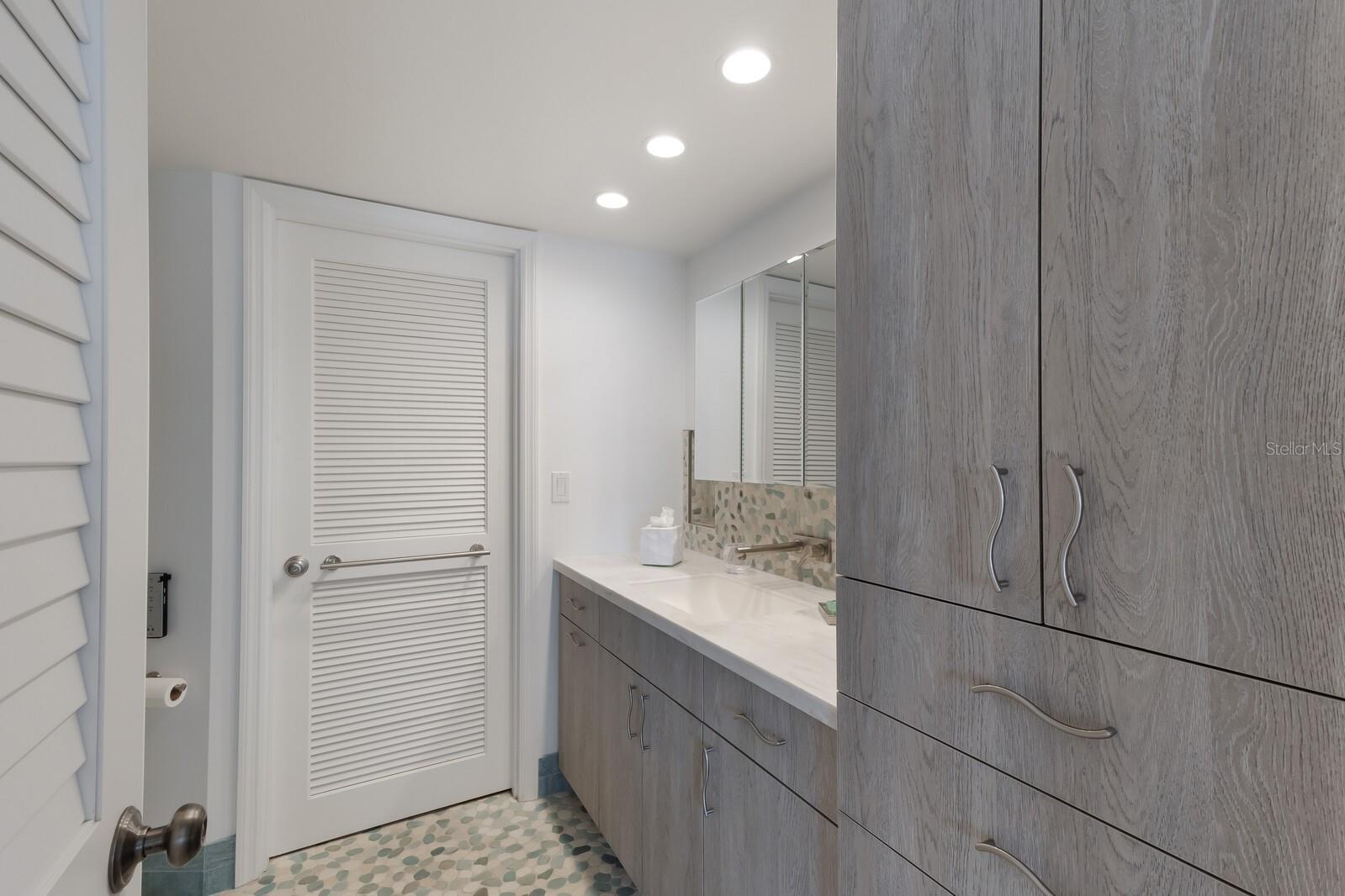 WESTCHESTER APTS - Residential