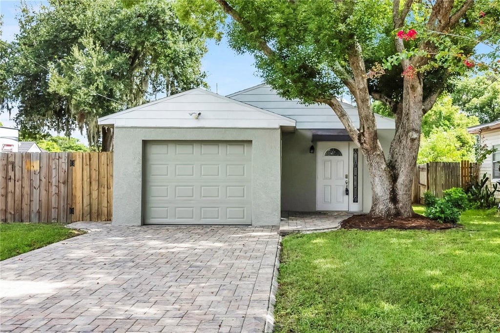 Photo of 2613 Coolidge Avenue, Orlando, FL 32804 (MLS # O6445357)
