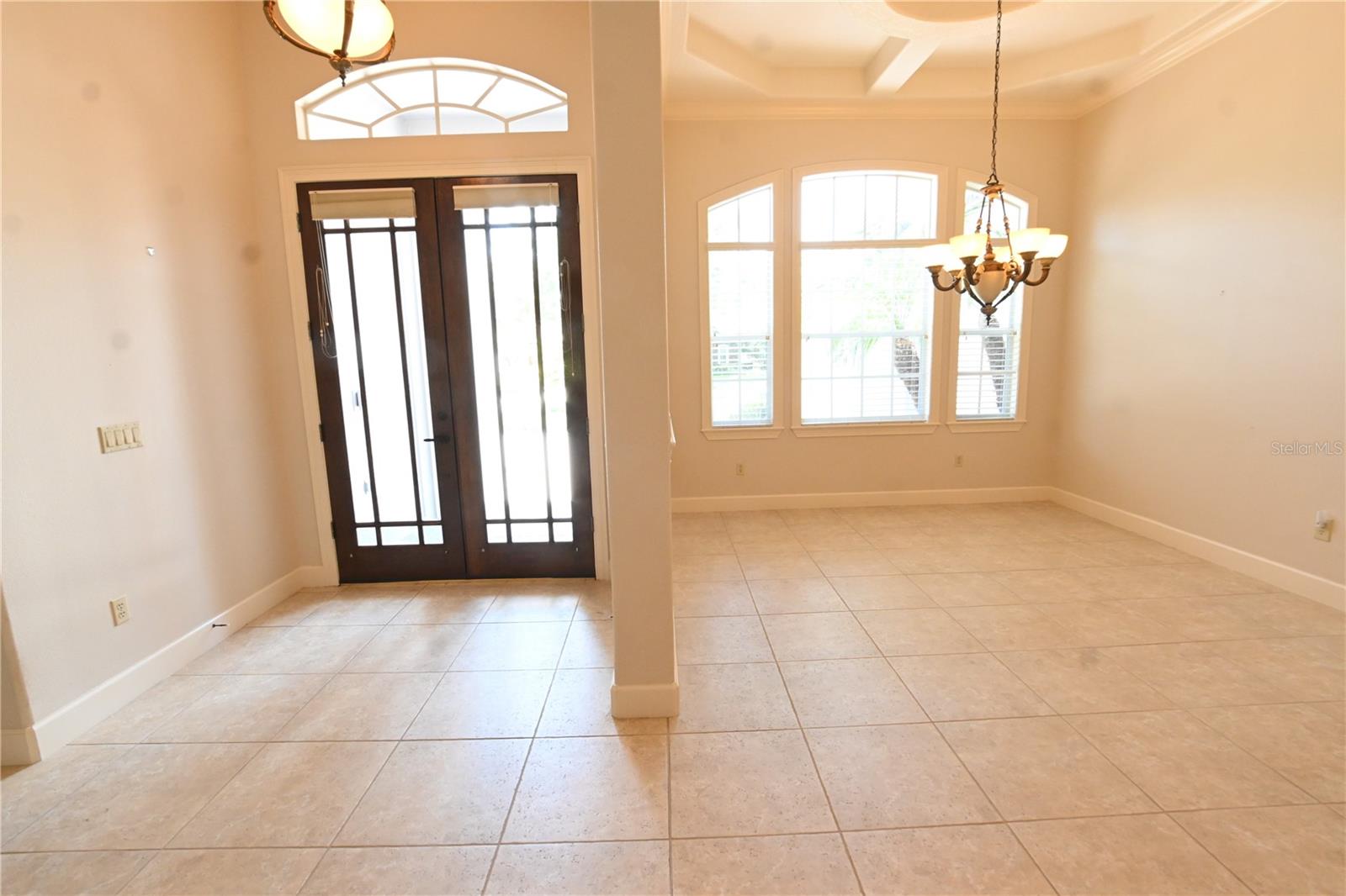 8122 WHITFORD COURT