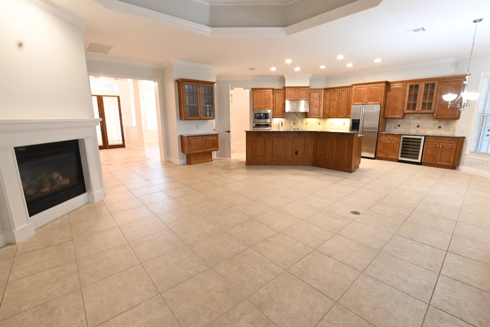 8122 WHITFORD COURT