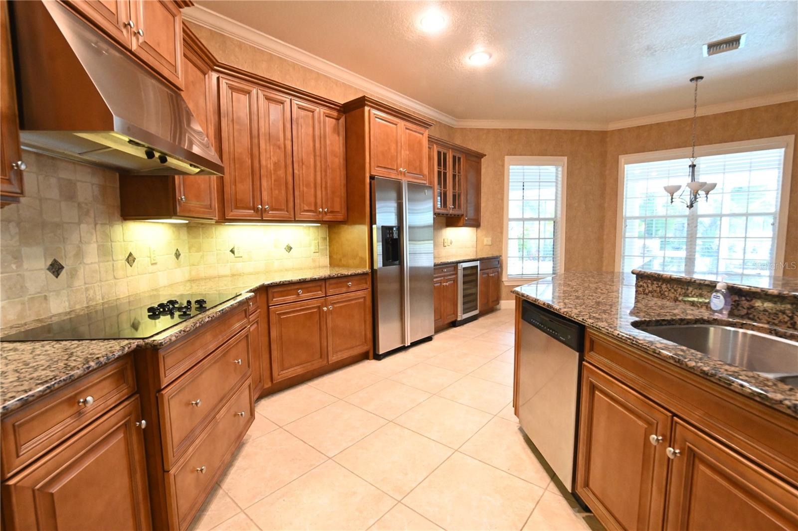 8122 WHITFORD COURT