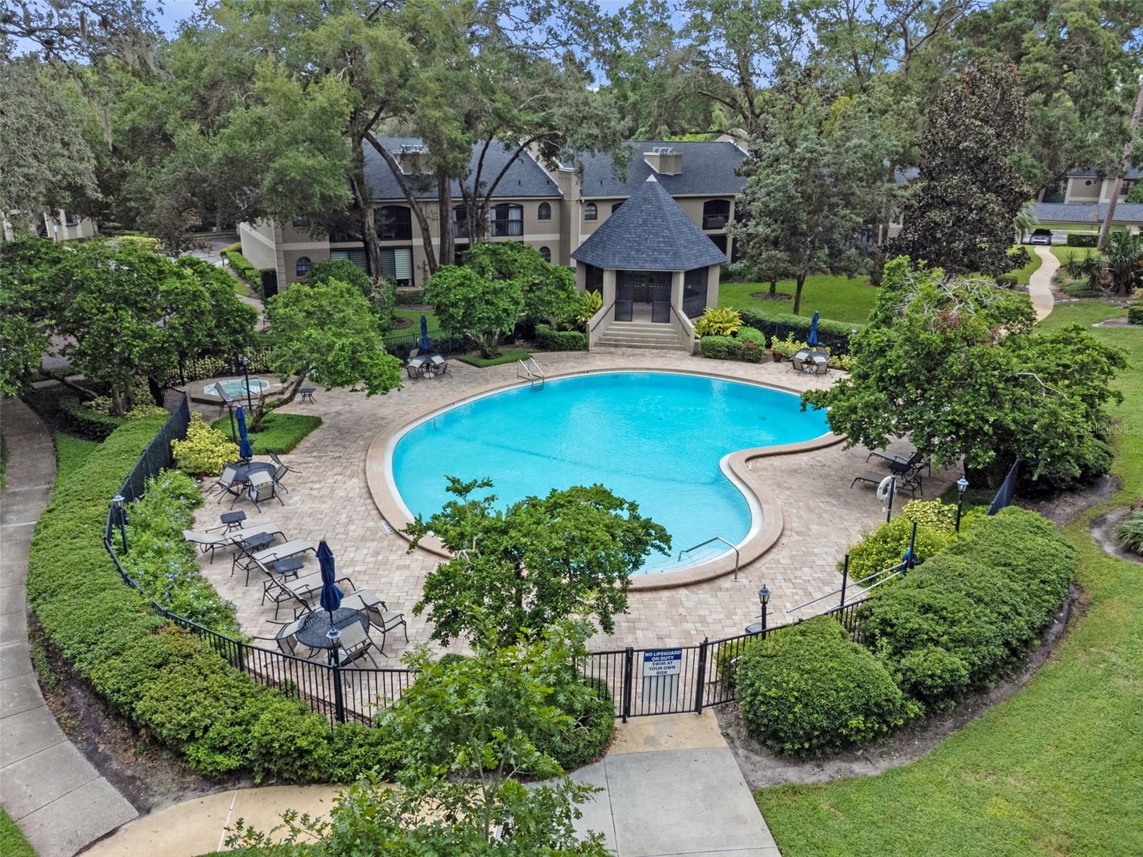 KENSINGTON PARK CONDO - Residential