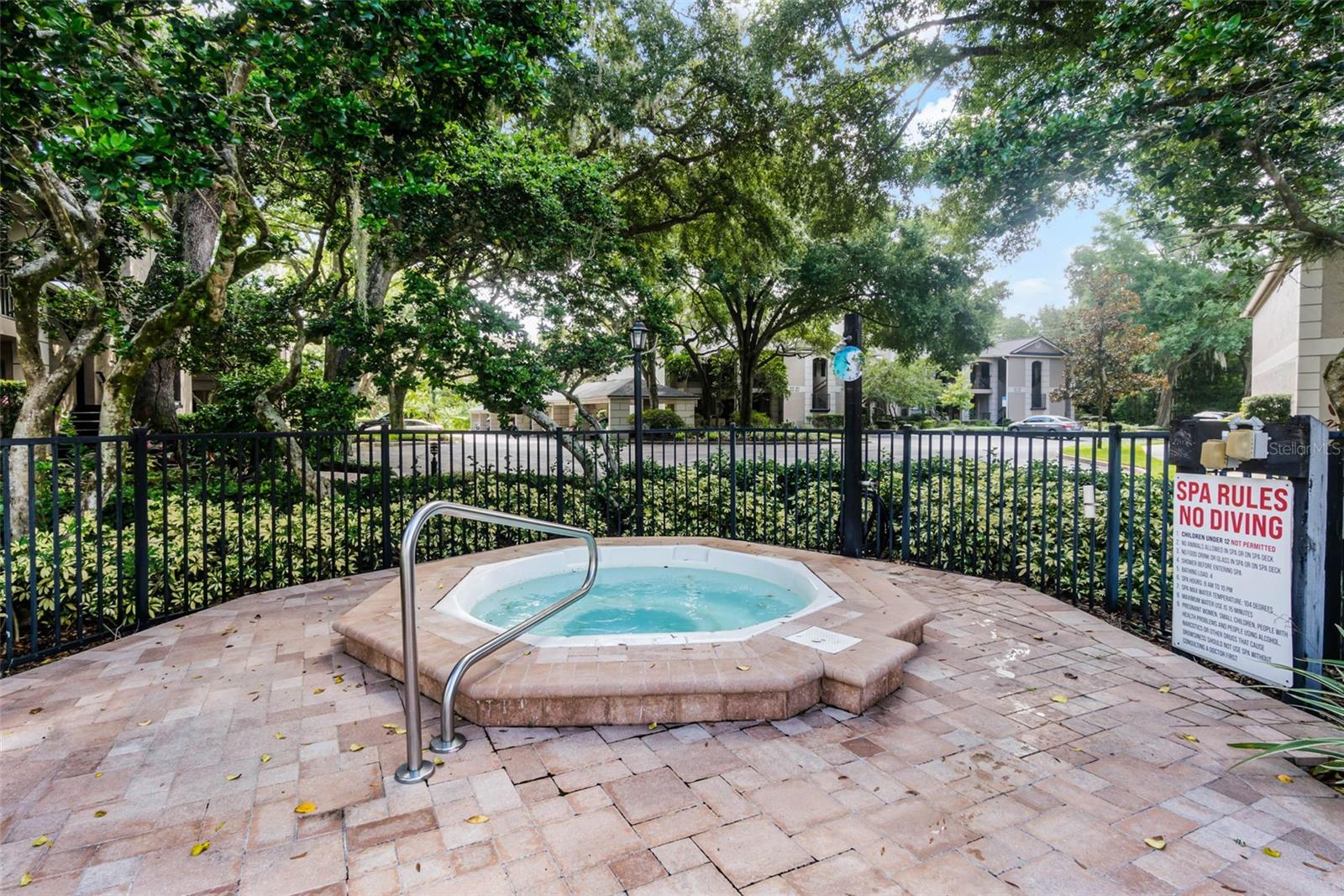 KENSINGTON PARK CONDO - Residential