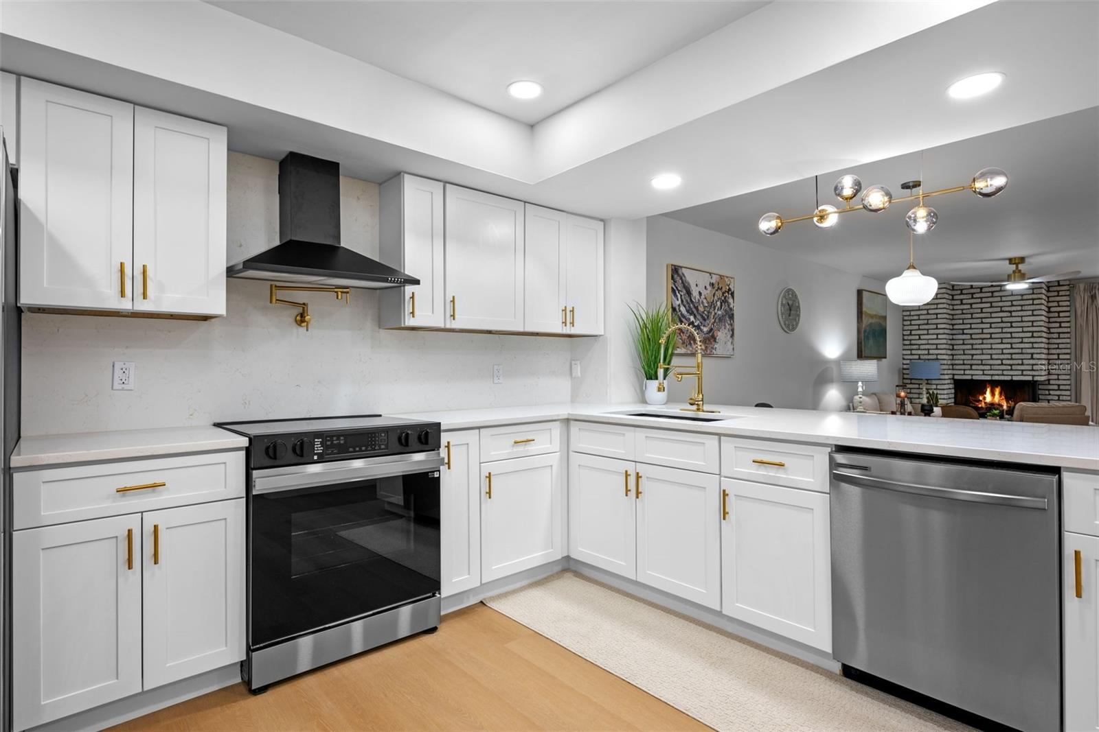 KENSINGTON PARK CONDO - Residential