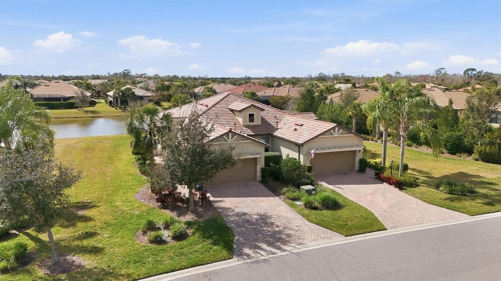 Photo of 17024 Kenton Terrace, Bradenton, FL 34202 (MLS # A4683267)