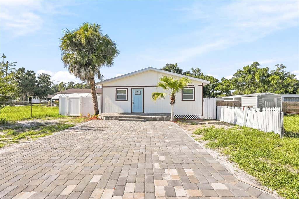Photo of 1313 E Sitka Street, Tampa, FL 33604 (MLS # TB8528925)
