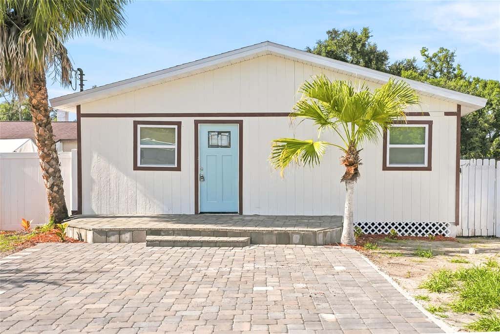 Photo of 1313 E Sitka Street, Tampa, FL 33604 (MLS # TB8528925)
