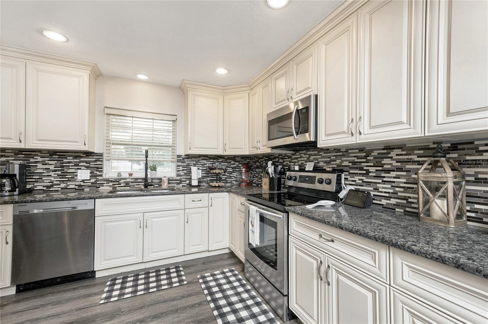 MOCKINGBIRD HILL - Residential