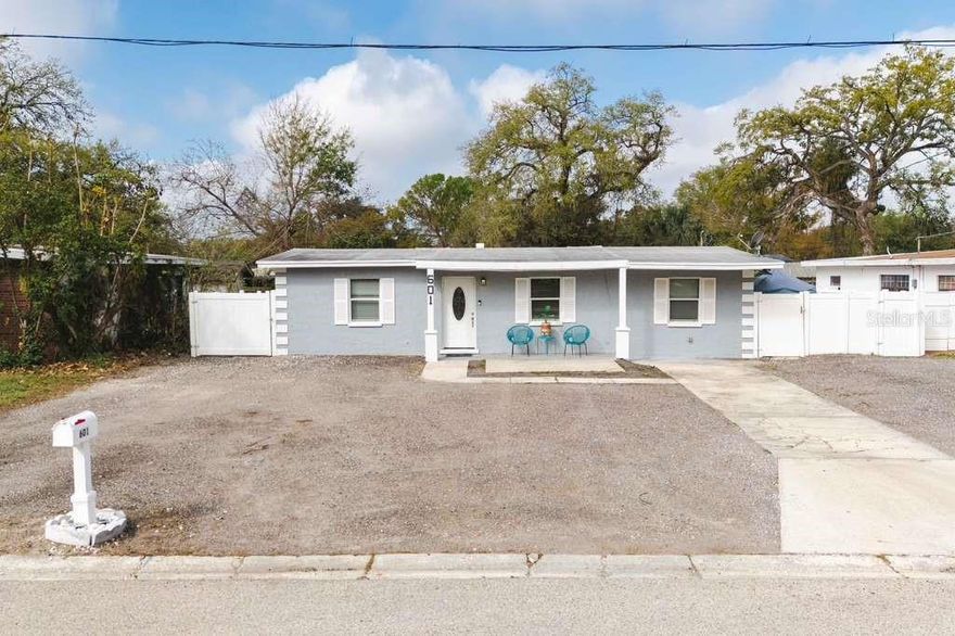 Welcome to your next opportunity in Tampa!

Discover this excellent property located at 601 Lime Tree Rd, perfect for both living and generating income. This home features 4 bedrooms and 2 bathrooms, offering a comfortable and functional space for the entire family.

The property includes a screened-in terrace, perfect for enjoying Florida’s weather year-round. It also offers three separate income-producing entrances: two RV units and one efficiency, making it a great opportunity for investors or for someone who wants to live in the home while generating rental income.

The location is very convenient, close to supermarkets, shops, and restaurants, including the popular Cuban restaurant Pizzería 90 Millas. Additionally, it is just minutes from major highways, providing easy access to different areas of the city.

The property also features a large paved backyard and a spacious front area with plenty of parking for boats, cars, or work vehicles.

A property that offers space, location, and income potential—all in one place.