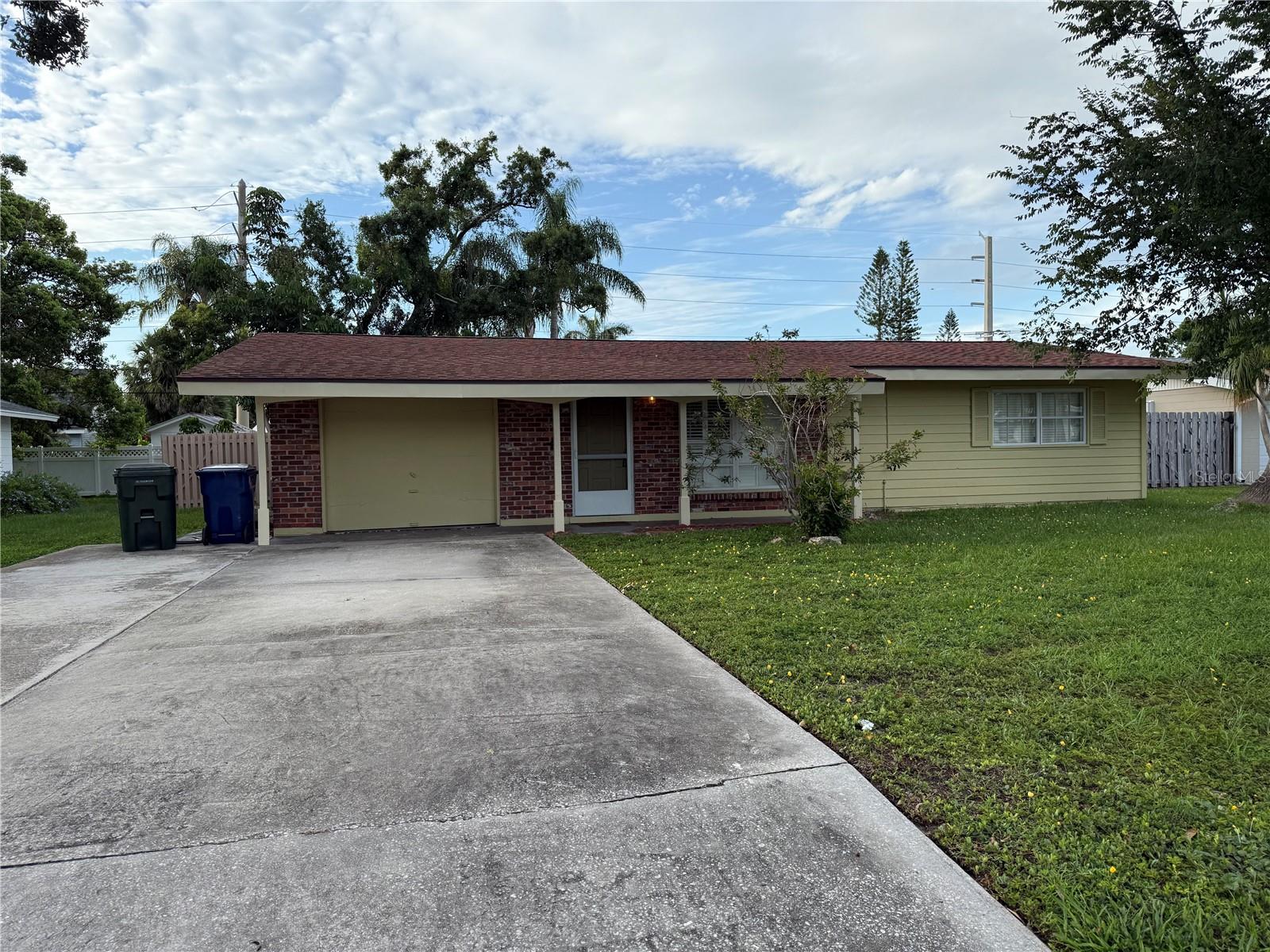 Southgate Ridge Located just minutes from Sarasota’s world-famous beaches, Well mantained 2 BR/2 BA home w/17" tile in living room, kitchen, and Florida room; Tile in both bedrooms.Exterior painted Spacious kitchen w/breakfast bar, utility room w/pantry and washer and dryer, 1 car garage w/double slab driveway for your boat or RV. Unique brick patio w/pergola for filtered shade. Fully fenced . Excellent location w/highly rated schools and convenient to 3 major malls, Siesta and Lido keys, and downtown.