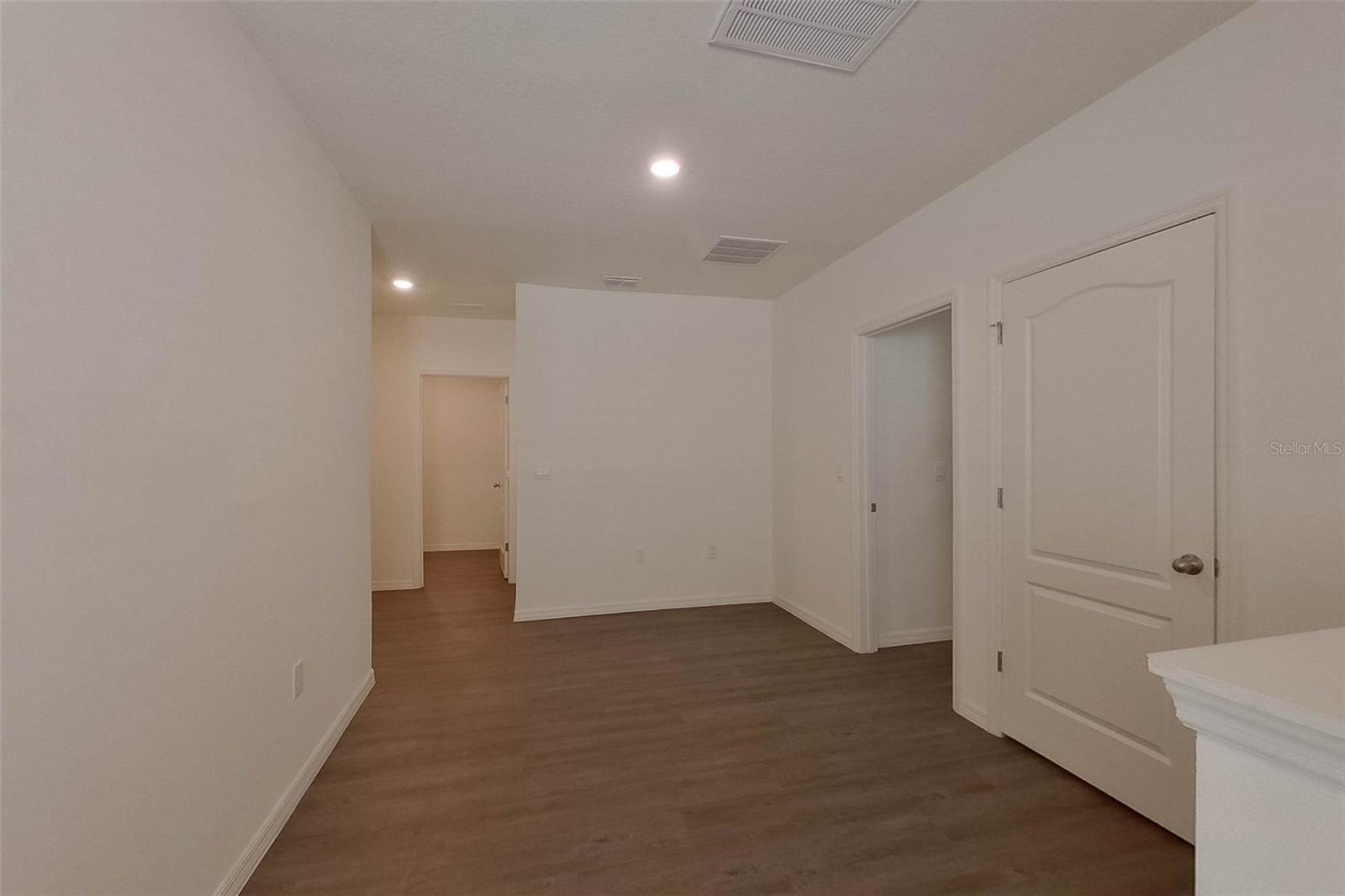 LAKE GRIFFIN RESERVE - Residential Lease