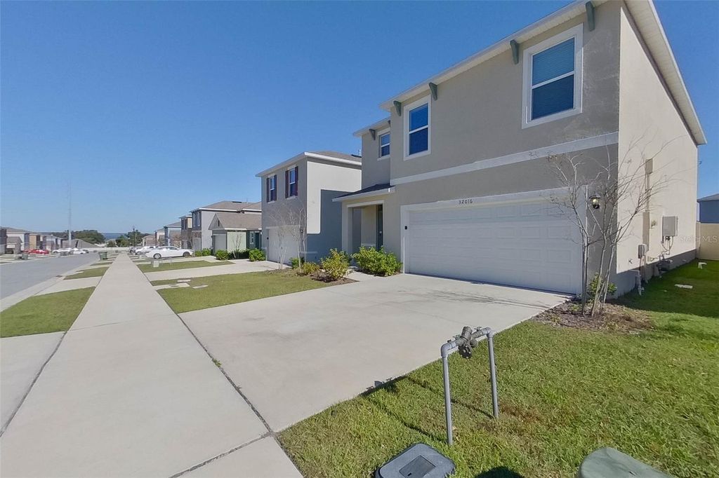 Photo of 32016 Katelin Circle, Leesburg, FL 34748 (MLS # O6372254)