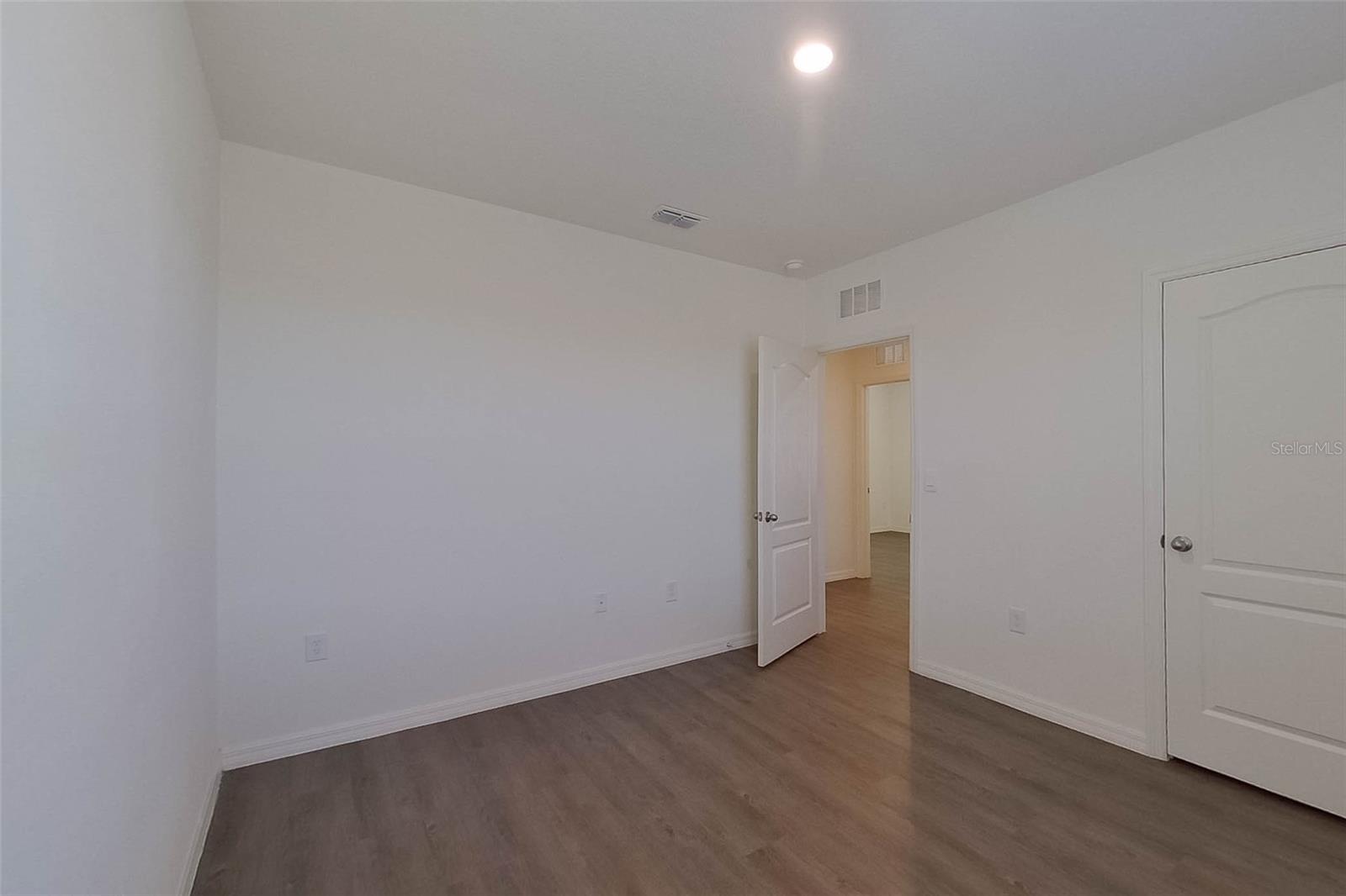 LAKE GRIFFIN RESERVE - Residential Lease