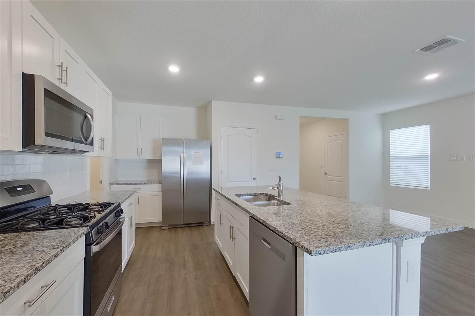 LAKE GRIFFIN RESERVE - Residential Lease