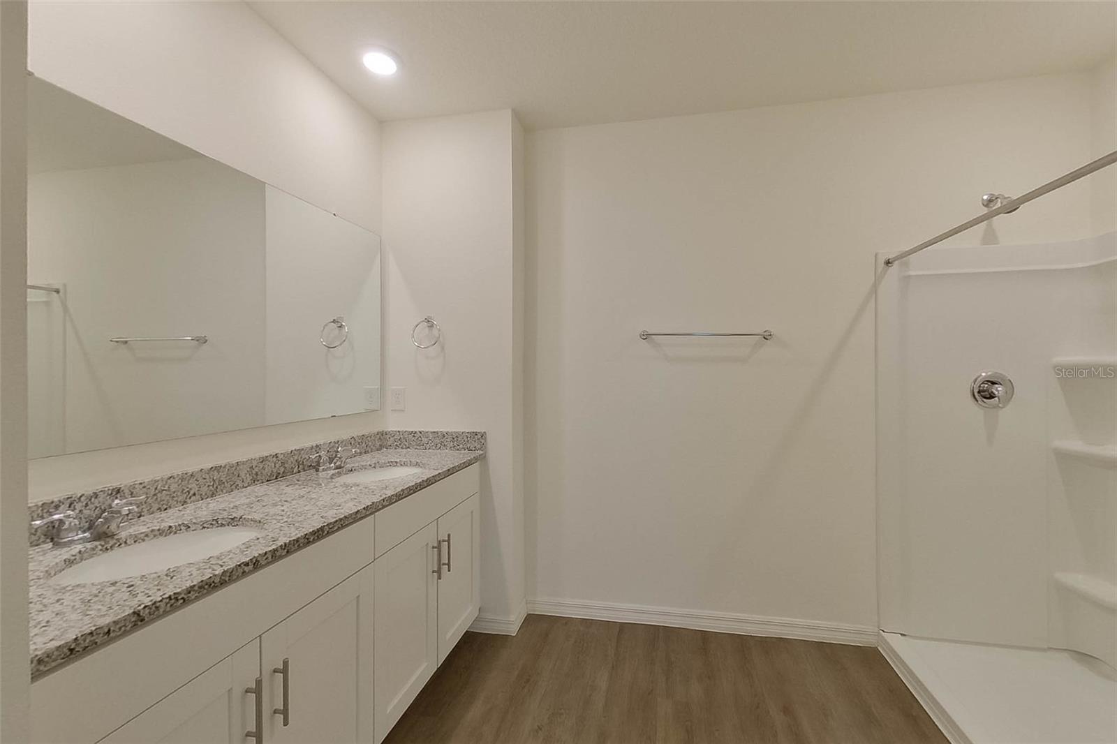 LAKE GRIFFIN RESERVE - Residential Lease