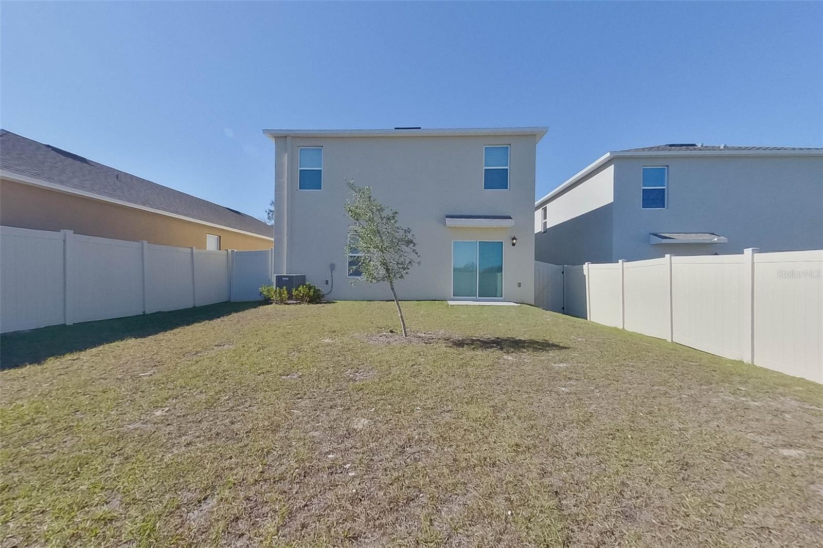 LAKE GRIFFIN RESERVE - Residential Lease