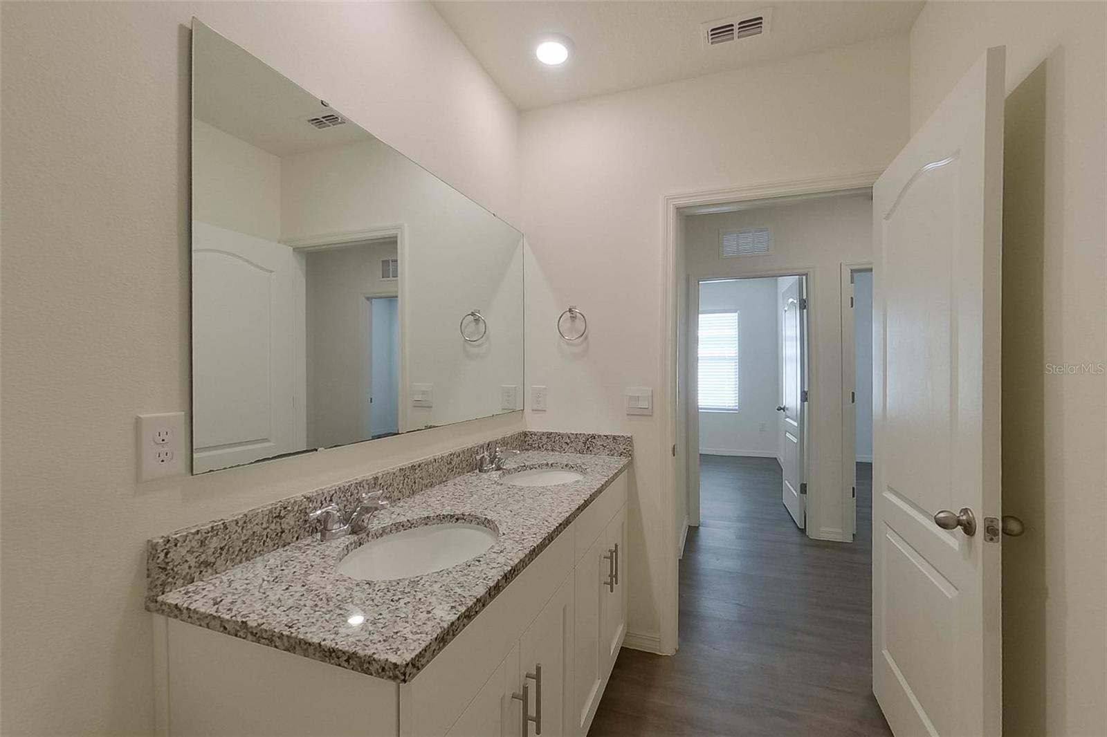 LAKE GRIFFIN RESERVE - Residential Lease