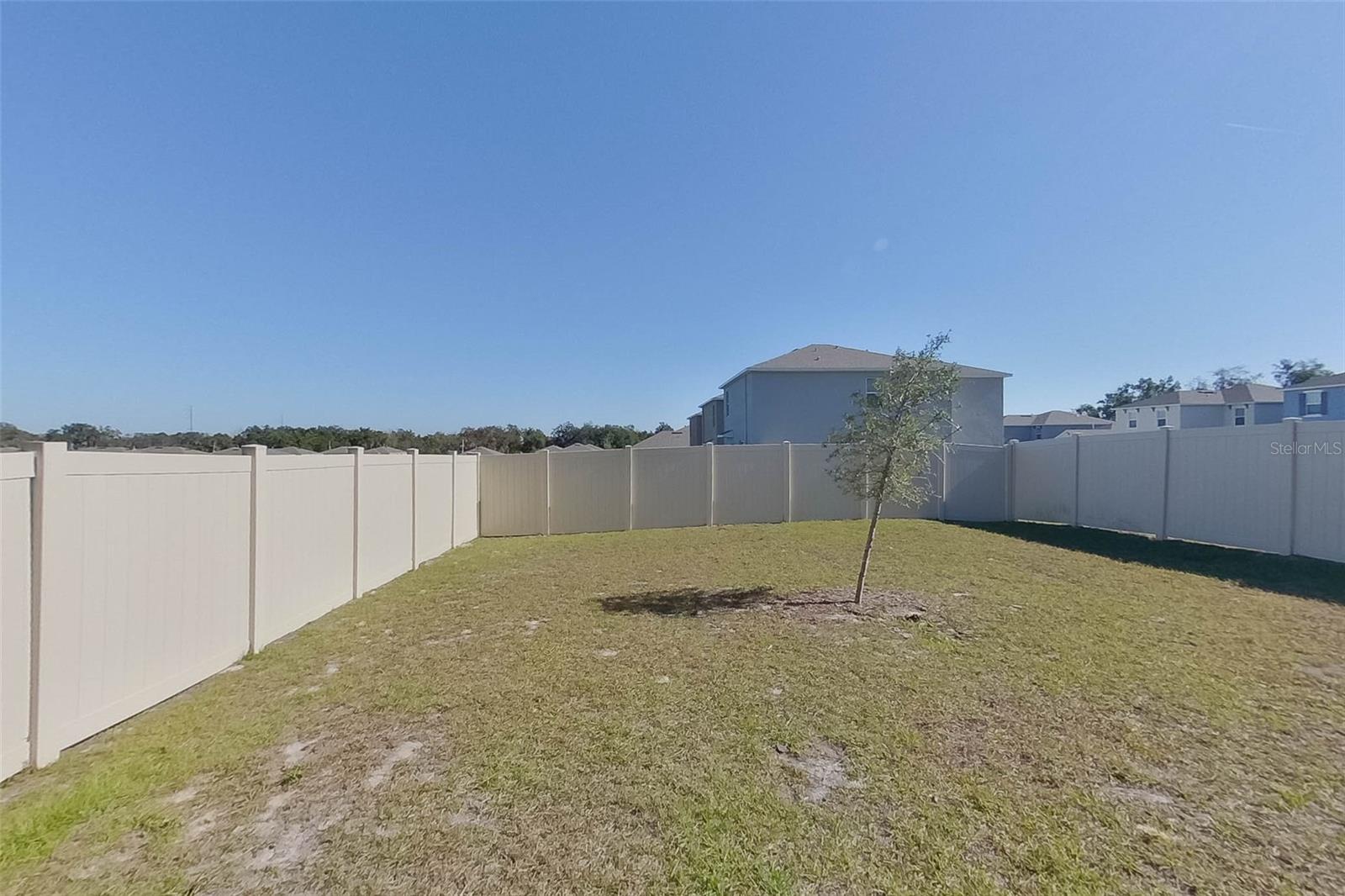 LAKE GRIFFIN RESERVE - Residential Lease