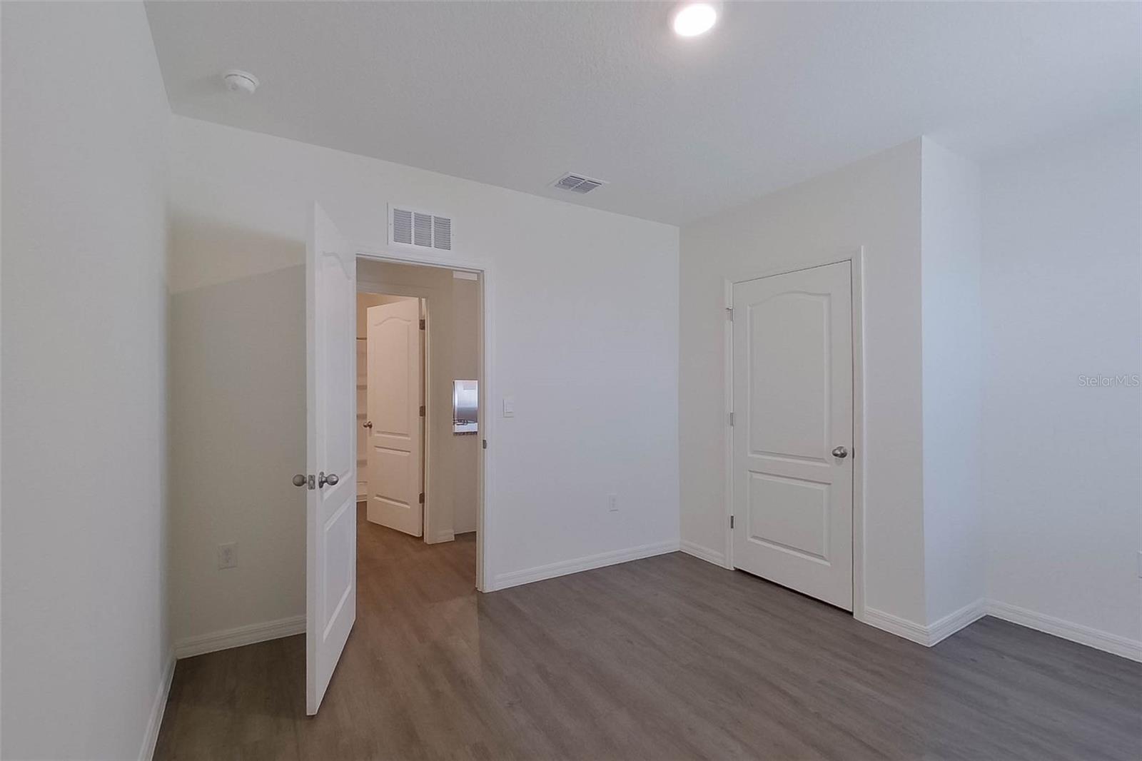 LAKE GRIFFIN RESERVE - Residential Lease