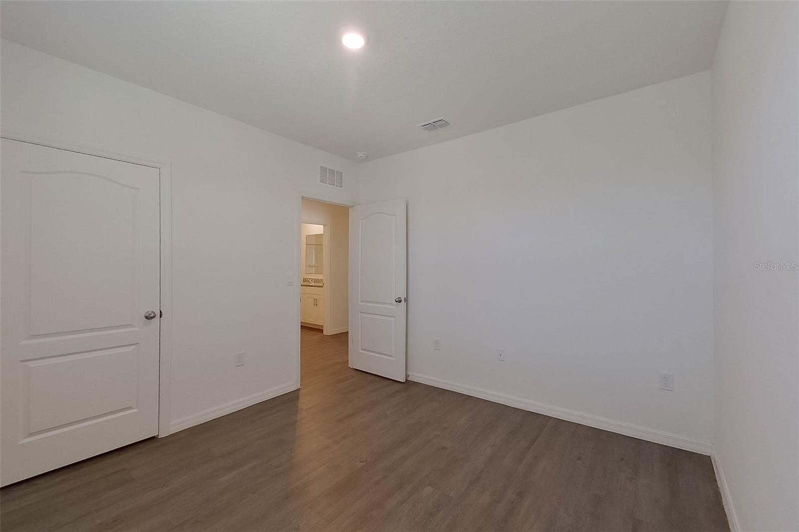 LAKE GRIFFIN RESERVE - Residential Lease