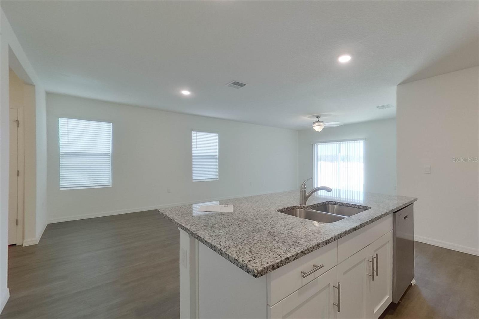 LAKE GRIFFIN RESERVE - Residential Lease