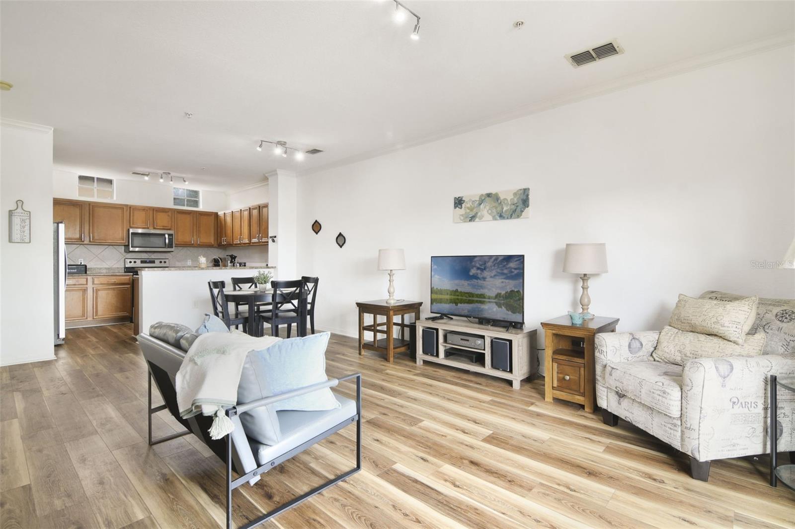 6117 METROWEST BOULEVARD 106