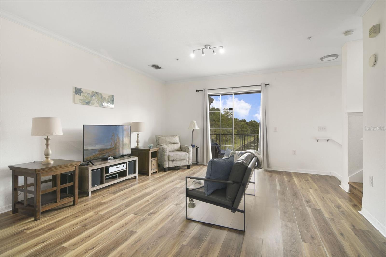 6117 METROWEST BOULEVARD 106