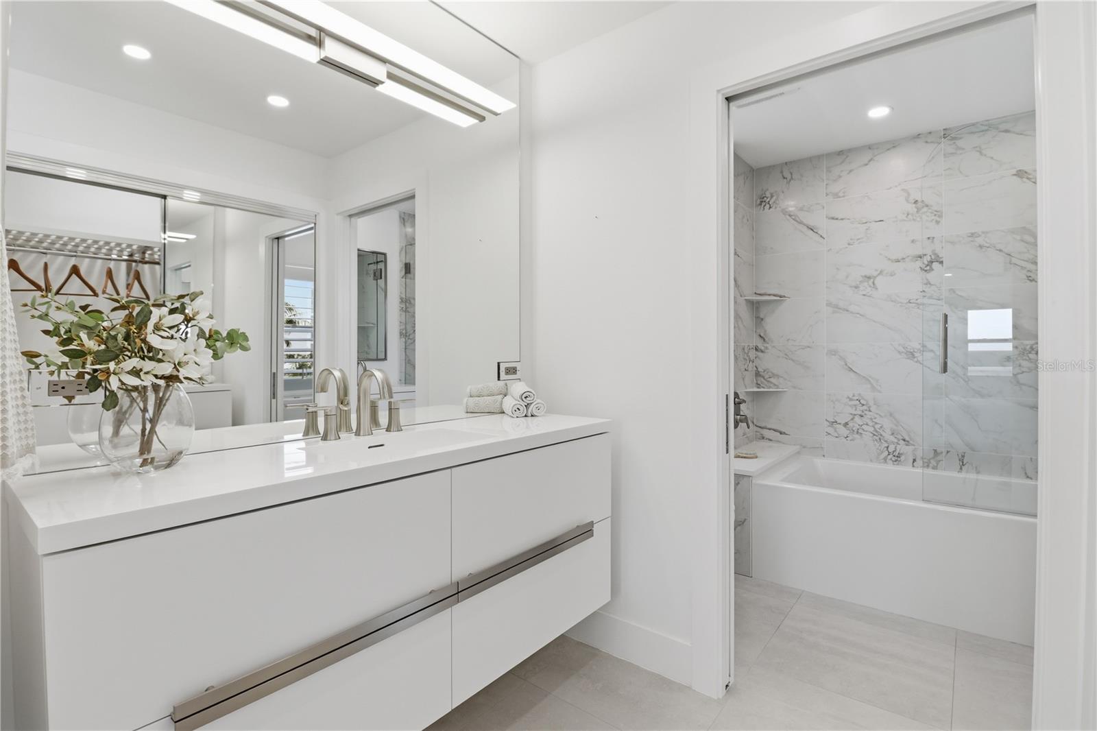 HARBOR HOUSE WEST - Residential