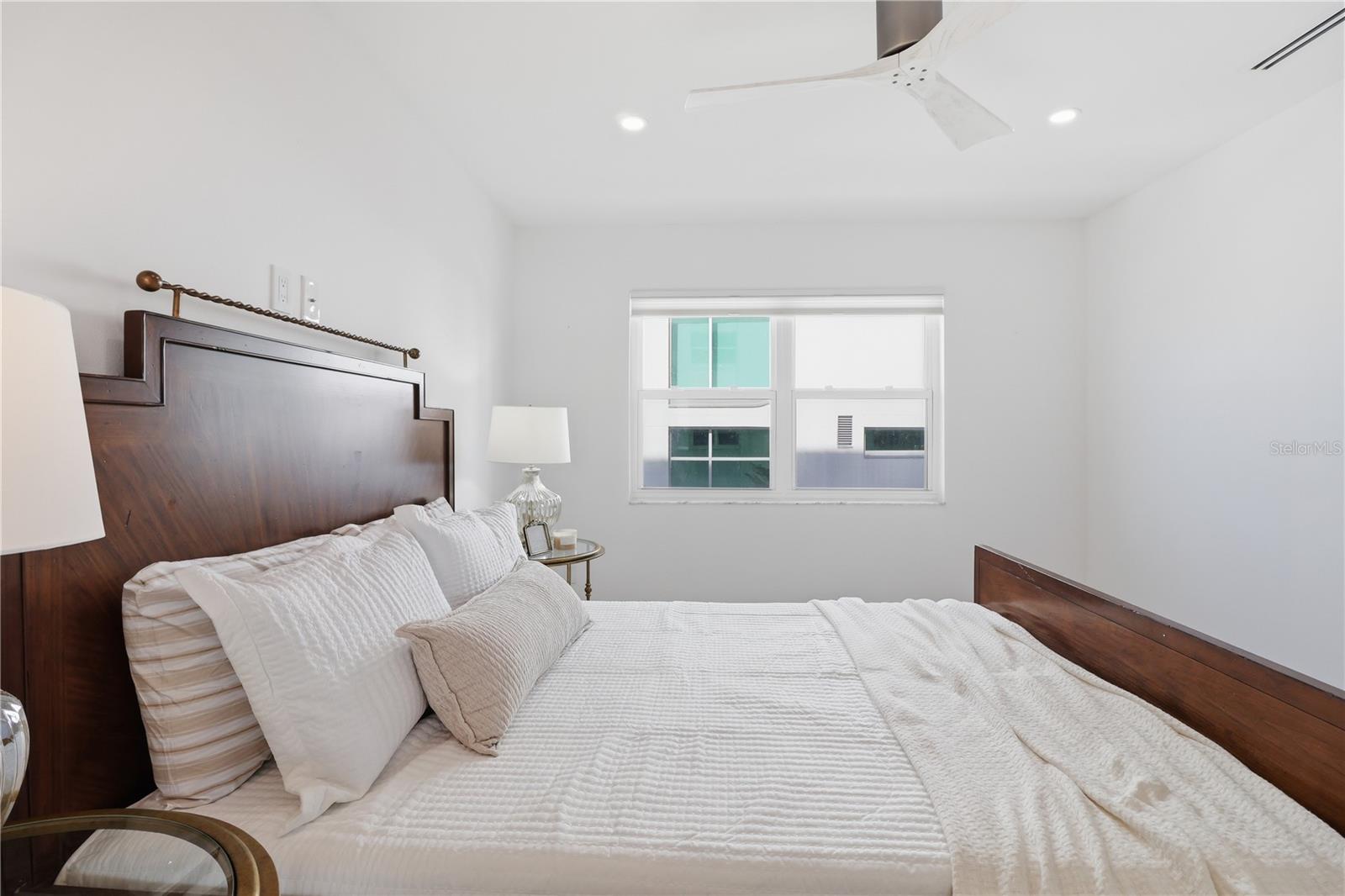 HARBOR HOUSE WEST - Residential