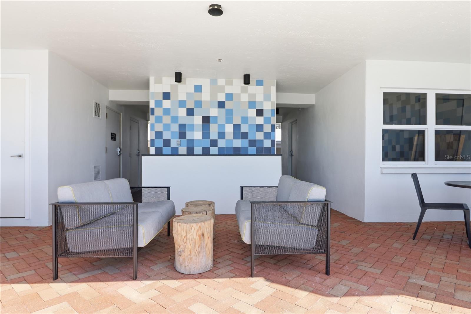 HARBOR HOUSE WEST - Residential