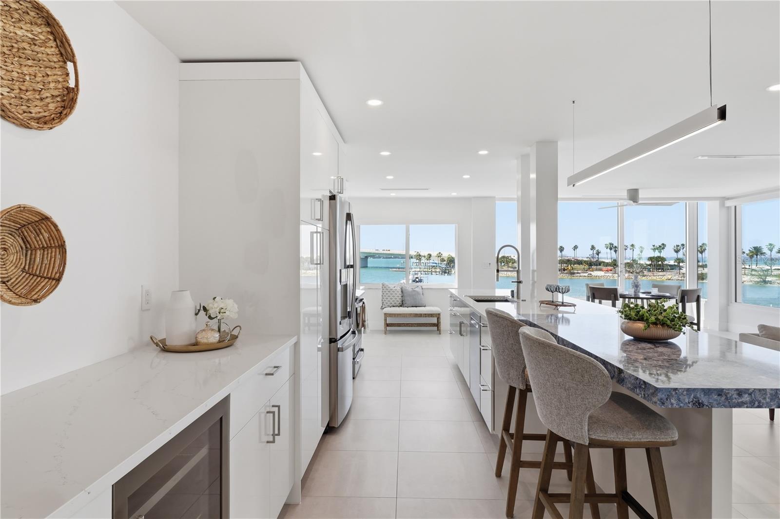 HARBOR HOUSE WEST - Residential