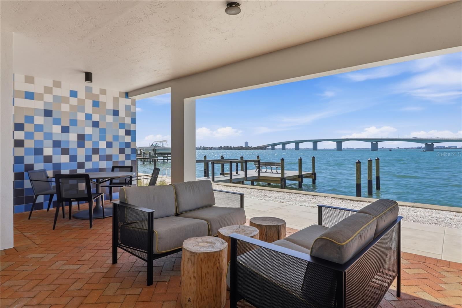 HARBOR HOUSE WEST - Residential