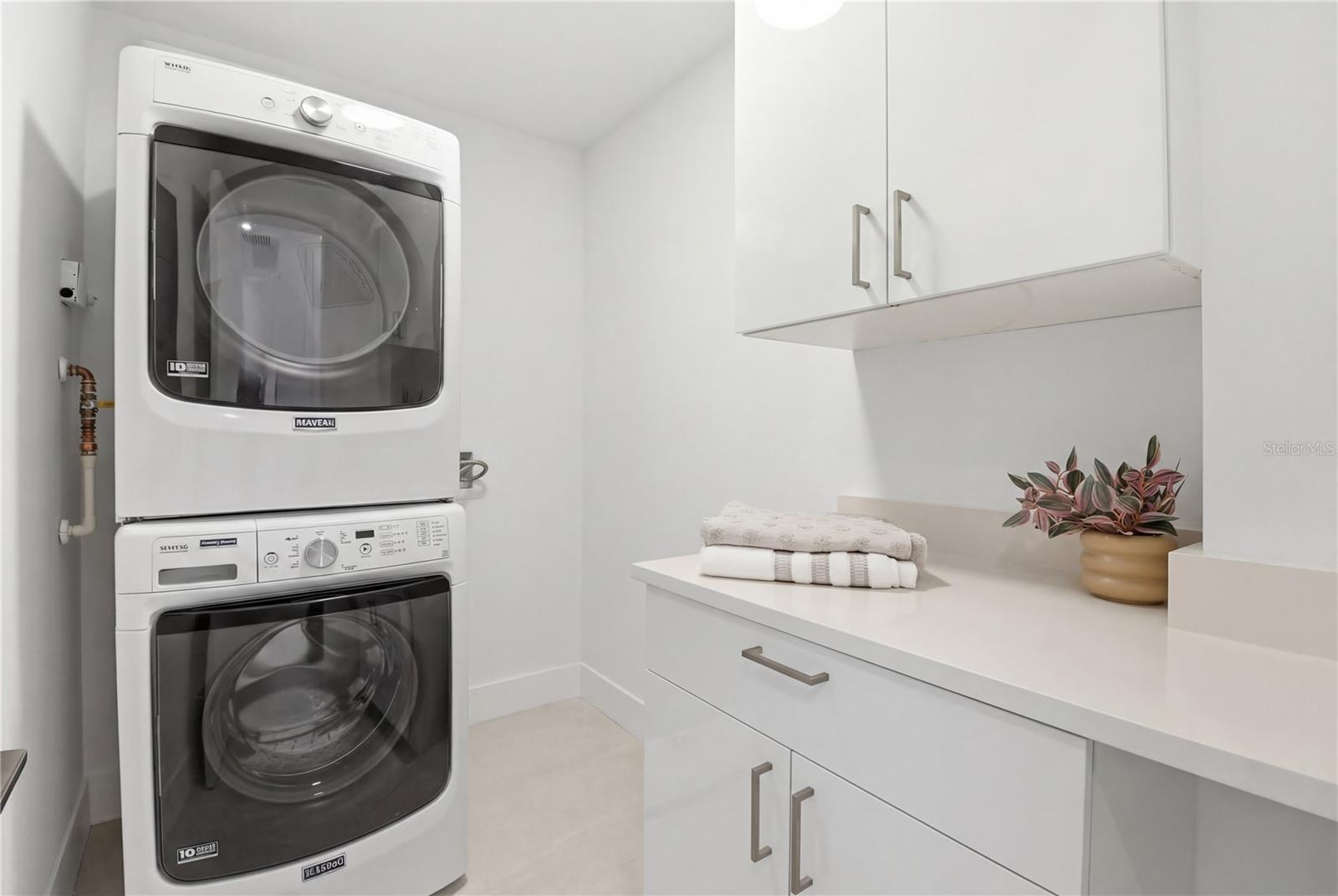 HARBOR HOUSE WEST - Residential