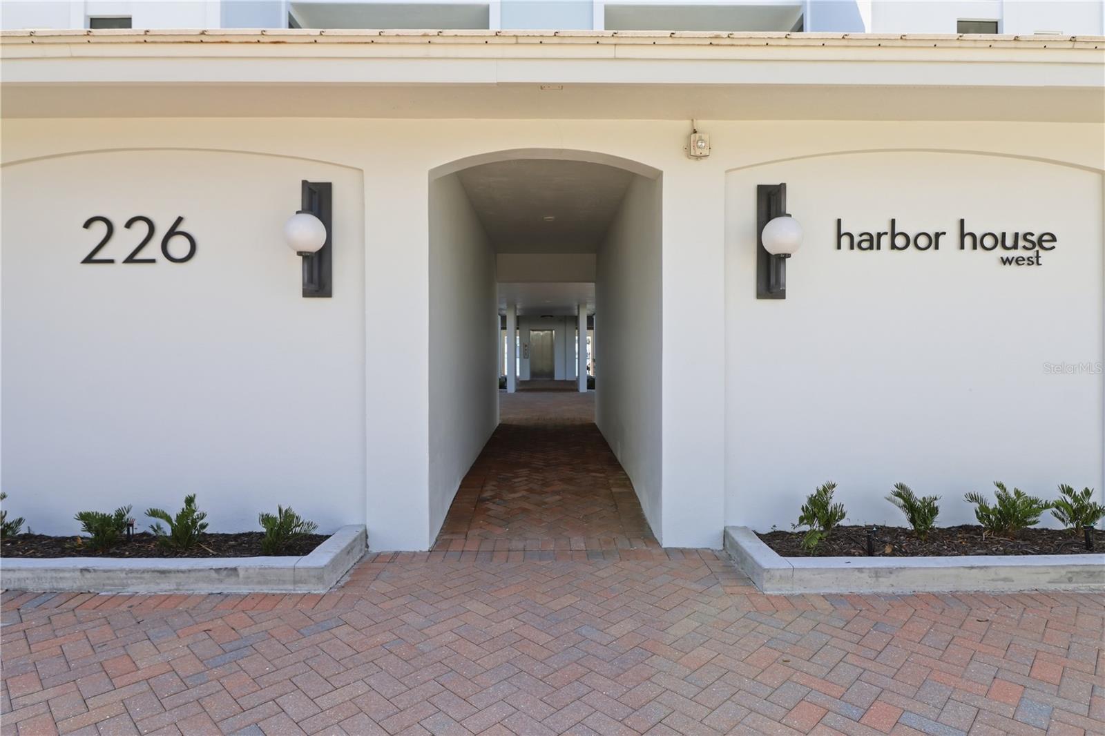 HARBOR HOUSE WEST - Residential