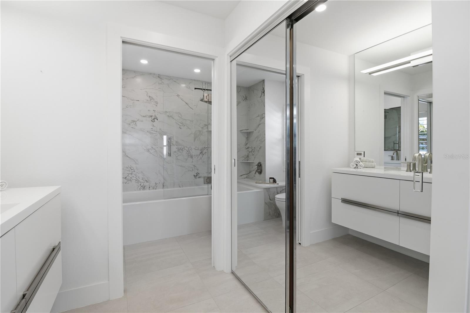 HARBOR HOUSE WEST - Residential